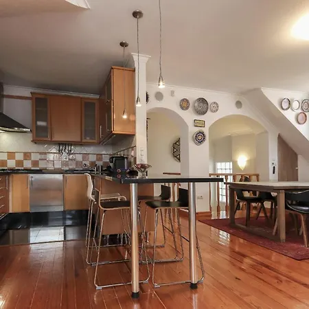 Grand Parliament Duplex By Homing Apartment